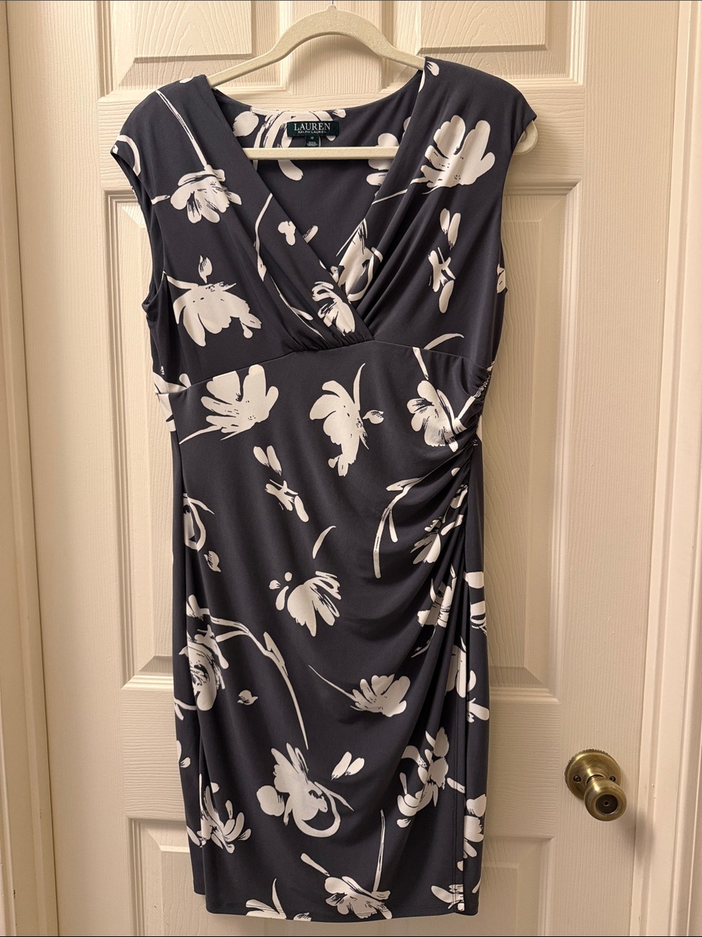Lauren Ralph Lauren Gray & White Floral V-Neck Ruched Midi Dress